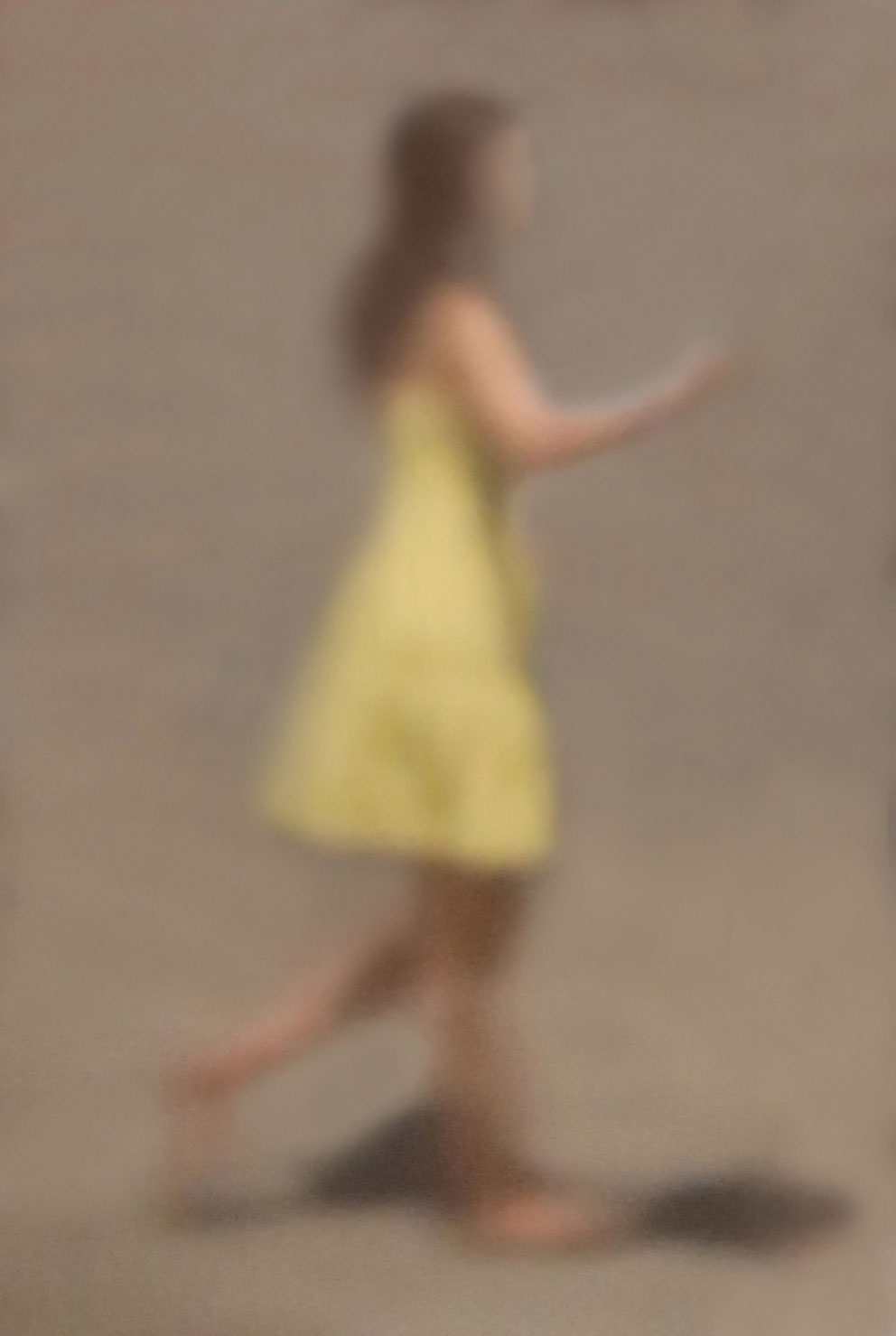 07 „Junge Frau im gelben Kleid“, 2020, Auckland NZ, Camera Obscura, Pigmentdruck auf Alu-Dibond