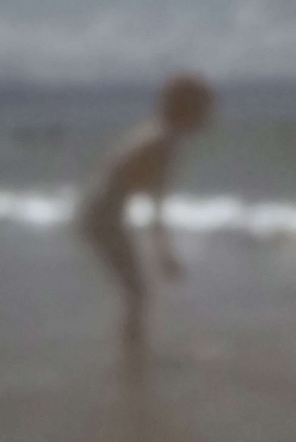 14 „Junge am Strand“, 2020, Auckland NZ, Camera Obscura, Pigmentdruck auf Alu-Dibond