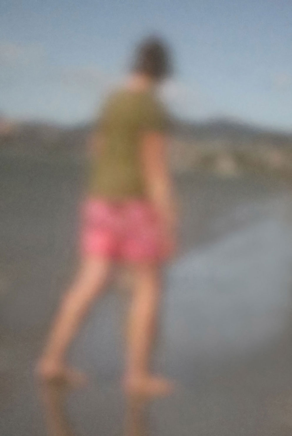 17 „Frau am Strand“, 2020, Neuseeland, Camera Obscura, Pigmentdruck auf Alu-Dibond
