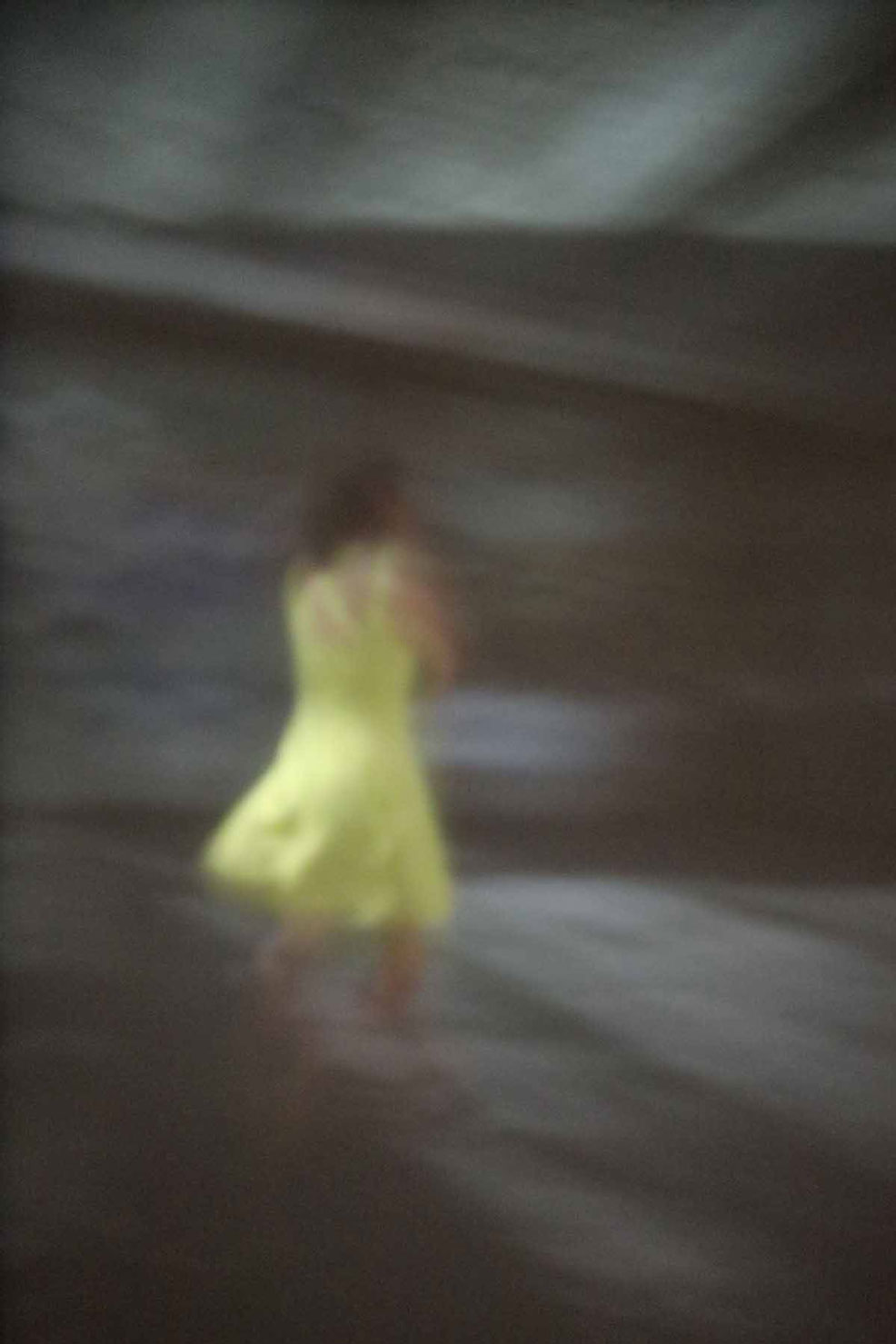 39 „Kühles gelb im Grauen Umraum“, 2020, Neuseeland, Camera Obscura, Pigmentdruck auf Alu-Dibond