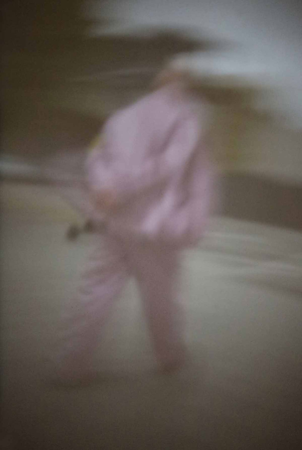 41 „Mann im violetten Anzug“, 2020, Christchurch, Neuseeland, Camera Obscura, Pigmentdruck auf Alu-Dibond